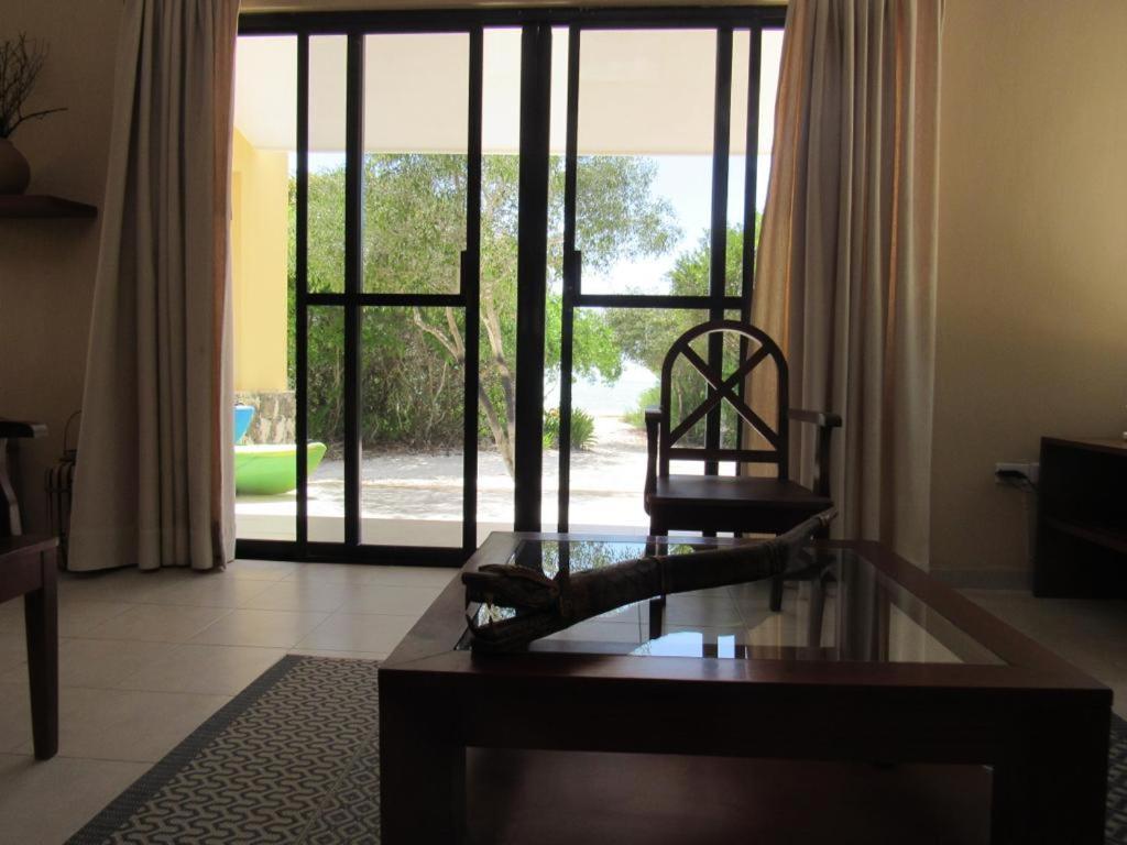 Two Bedroom Beachfront Villa เซเลสตุน ภายนอก รูปภาพ