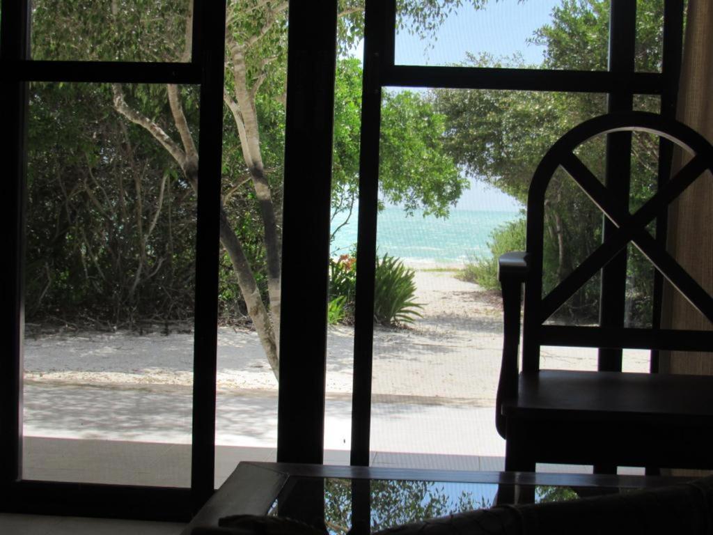Two Bedroom Beachfront Villa เซเลสตุน ภายนอก รูปภาพ