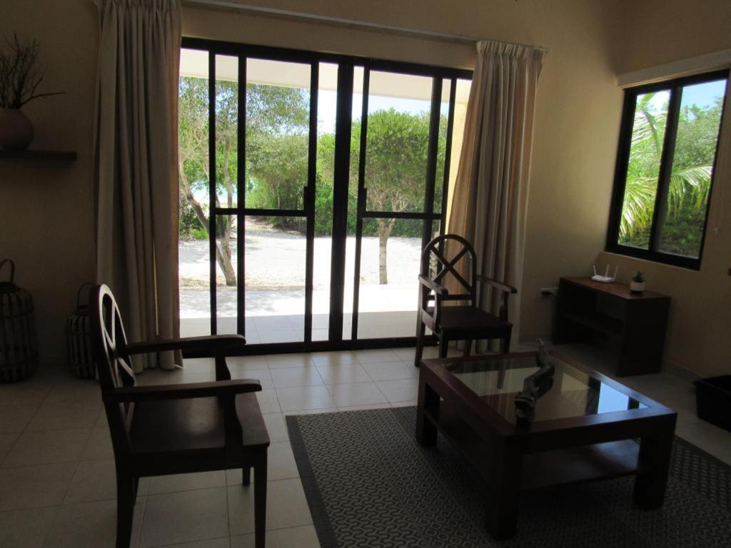 Two Bedroom Beachfront Villa เซเลสตุน ภายนอก รูปภาพ